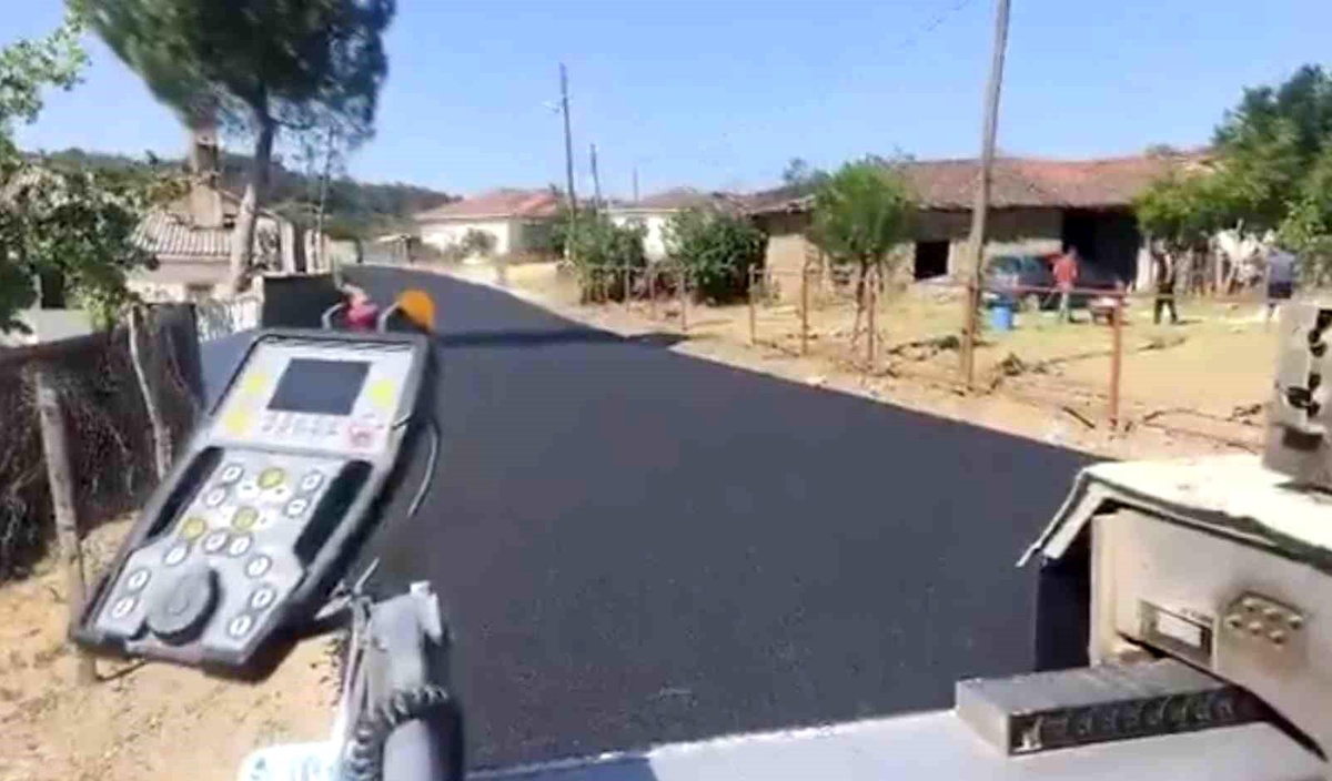 Çanakkale\'de Köy Yollarında Asfalt Çalışmaları Devam Ediyor