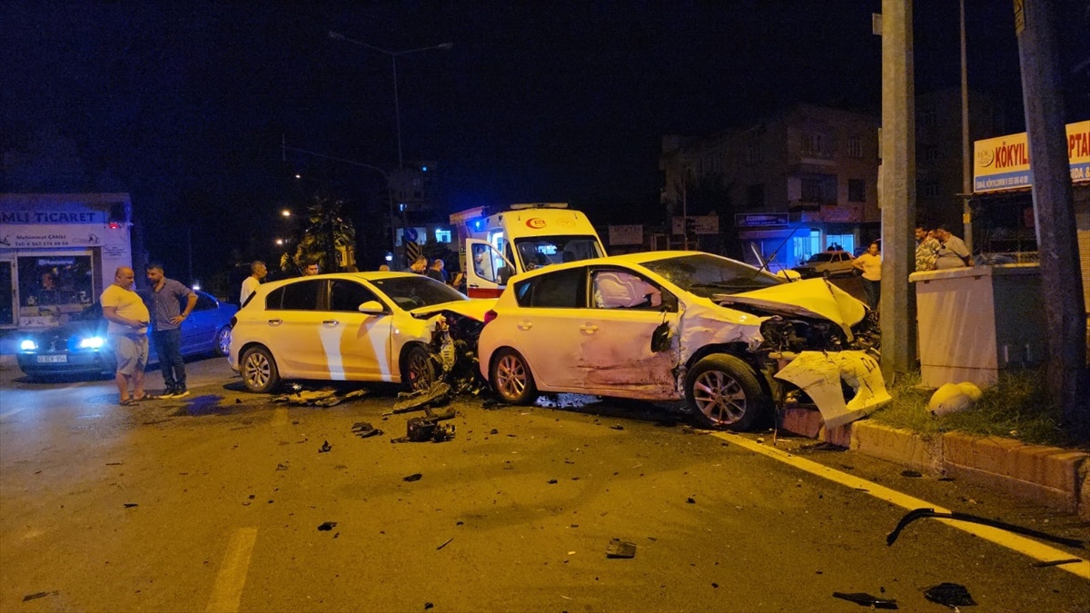 Kozan\'da Trafik Kazası: 1 Yaralı