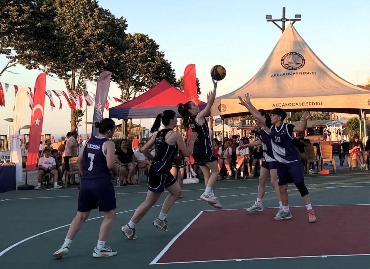 Akçakoca\'da 3x3 sokak basketbolu şampiyonları Bolu ve Muğla oldu