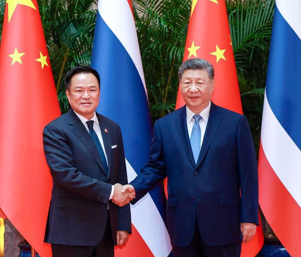 Xi Jinping, Tayland Başbakanı ile Görüştü