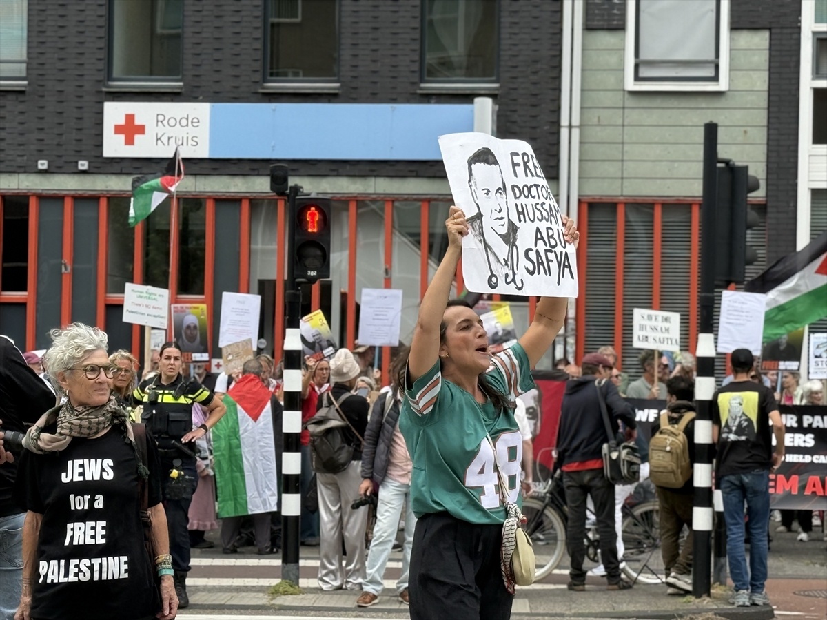 Amsterdam\'da Filistin\'e Destek Gösterisi