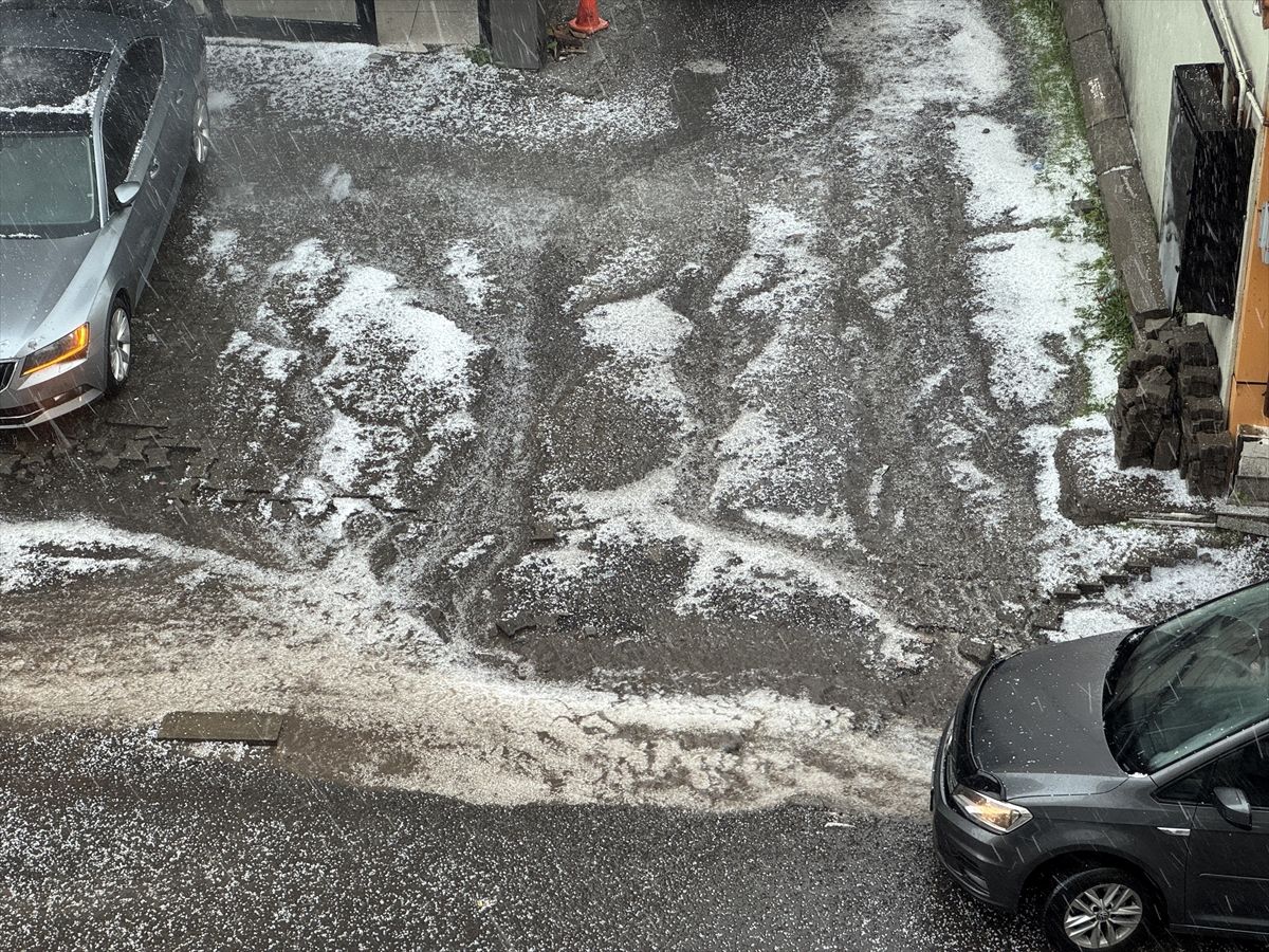 Ardahan\'da dolu ve sağanak etkili oldu