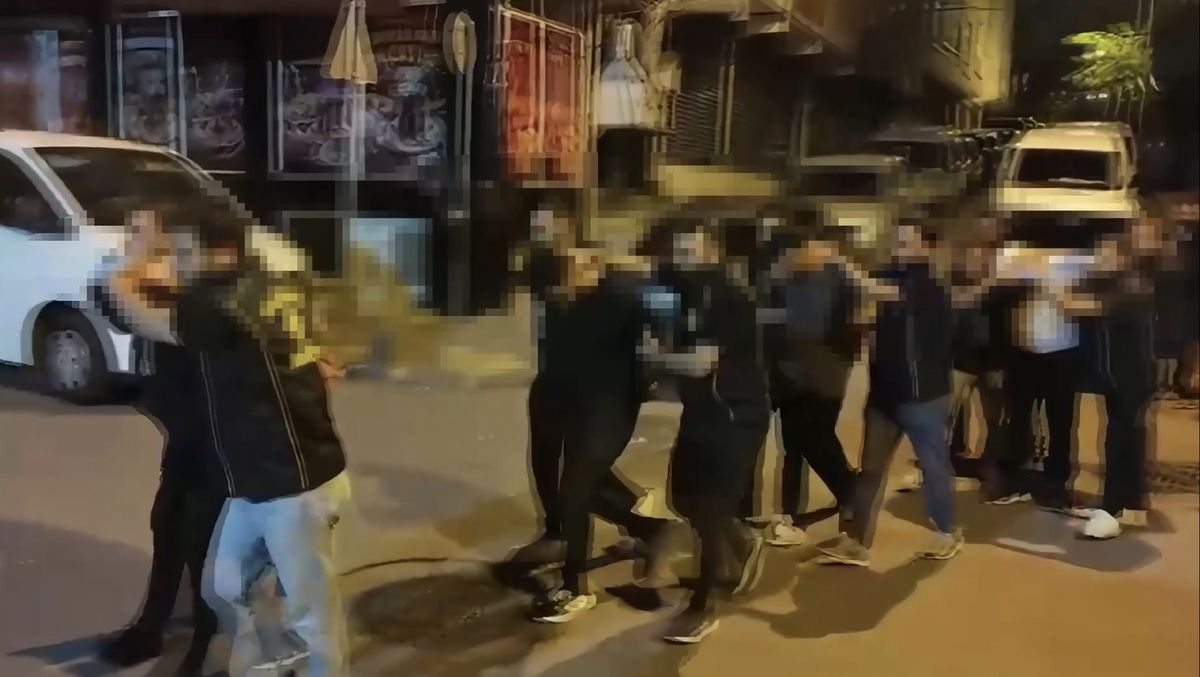 Fısıldaşmaları başlarını yaktı: Yan dairedekileri de aldılar mı?