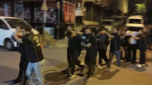 Fısıldaşmaları başlarını yaktı: Yan dairedekileri de aldılar mı?