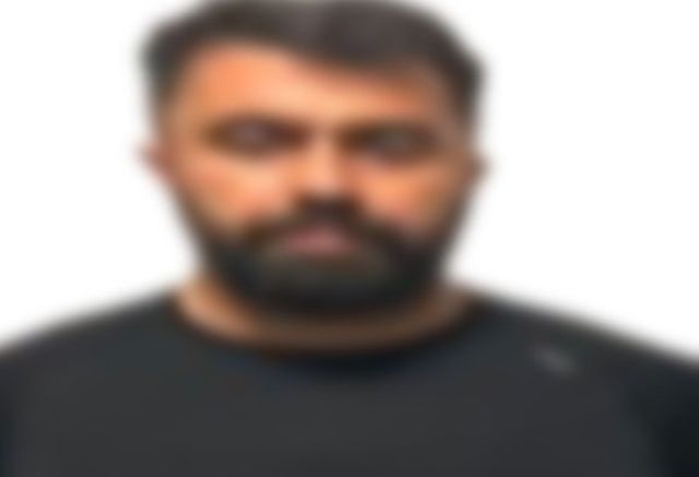 Fısıldaşmaları başlarını yaktı: Yan dairedekileri de aldılar mı?
