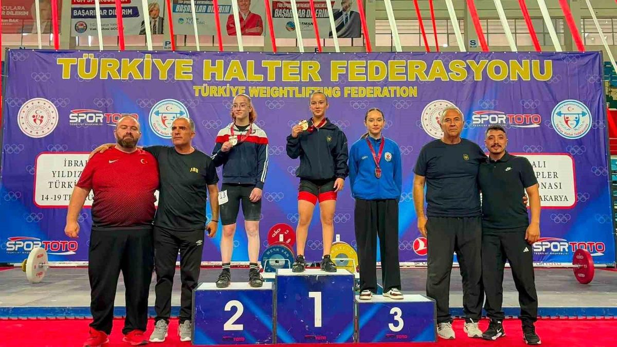Beyzanur &Ouml;zt&uuml;rk, T&uuml;rkiye &Uuml;&ccedil;&uuml;nc&uuml;s&uuml; Oldu