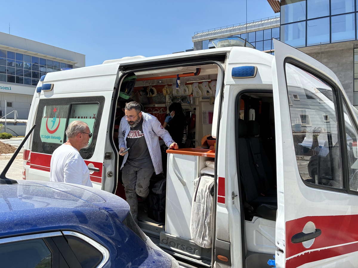 İnşaatta Fenalaşan İşçiler Hastaneye Kaldırıldı