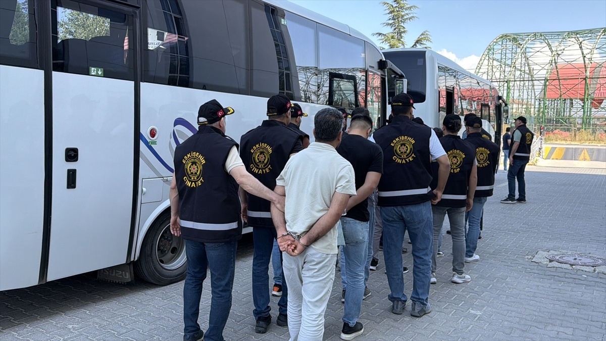 Eskişehir\'de Aileler Arasında Kavga: 11 Yaralı