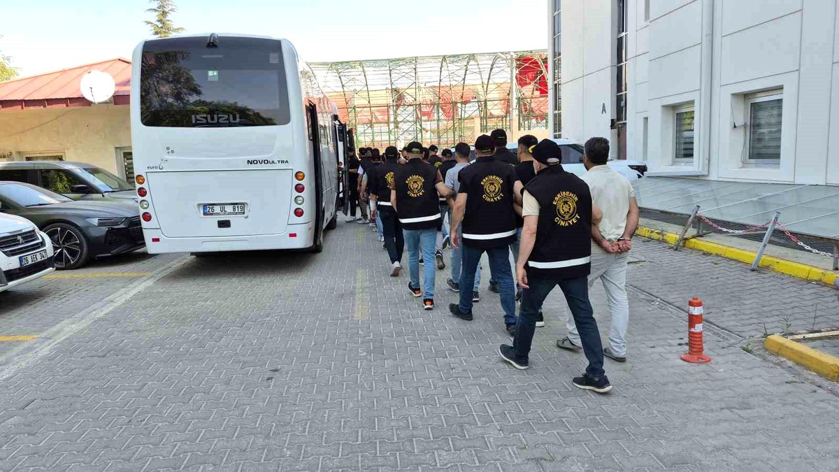 Eskişehir\'de kavgada 18 şüpheli adliyede