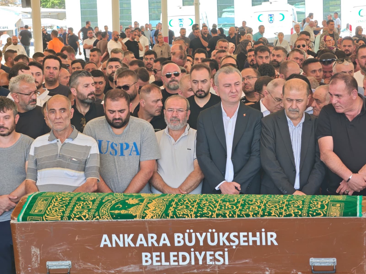 Zincirleme Kazada İki Şoför Hayatını Kaybetti
