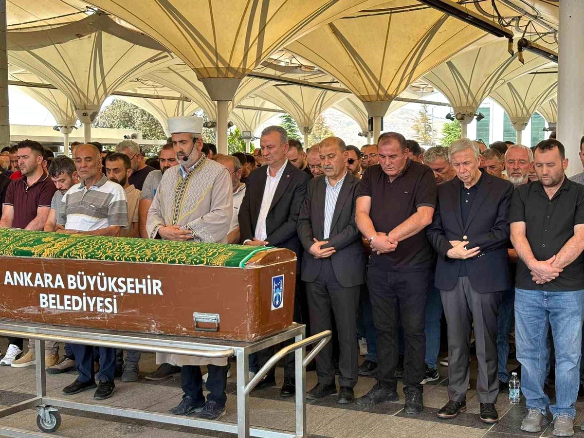 Hafriyat kamyonu kazasında vefat eden işçi son yolculuğuna uğurlandı