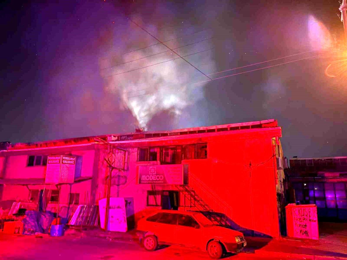 Kayseri\'de Galvaniz Atölyesinde Yangın
