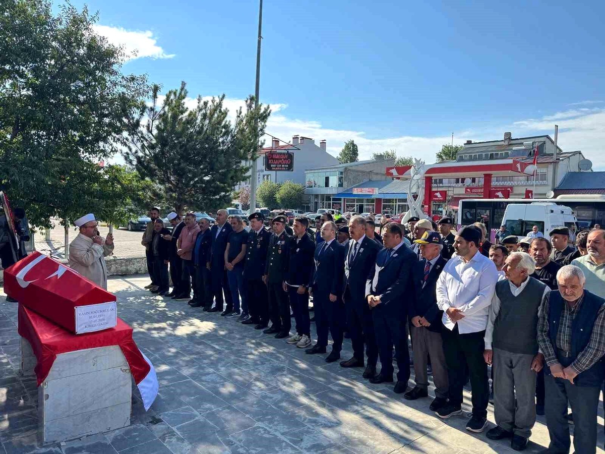 Kıbrıs Gazisi Yasin Soğukbulak Arpaçay\'da askeri törenle son yolculuğuna uğurlandı