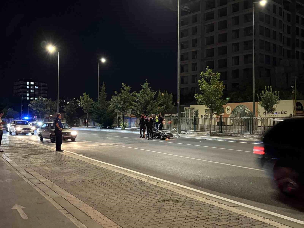 Kayseri\'de Motosikletli Polis Kazası: 1 Yaralı