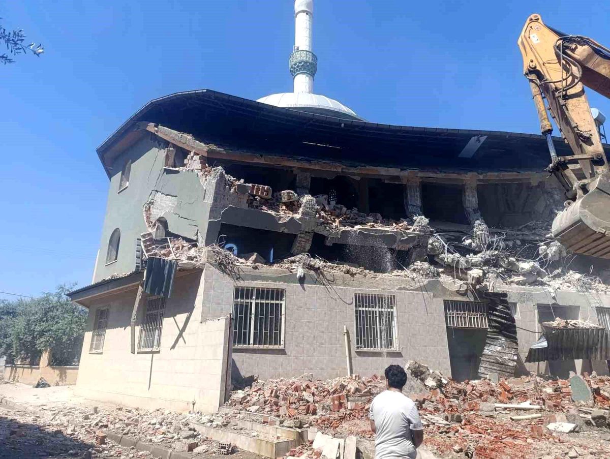 Gümüş Camisi Yıkımına Başlandı