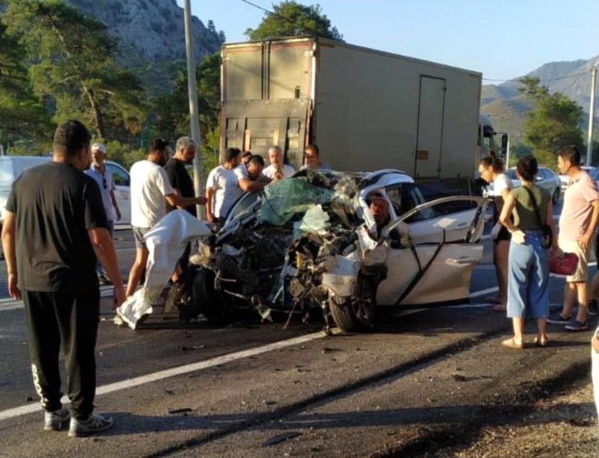 Marmaris\'te Feci Trafik Kazası: 16 Yaşındaki Çocuk Hayatını Kaybetti