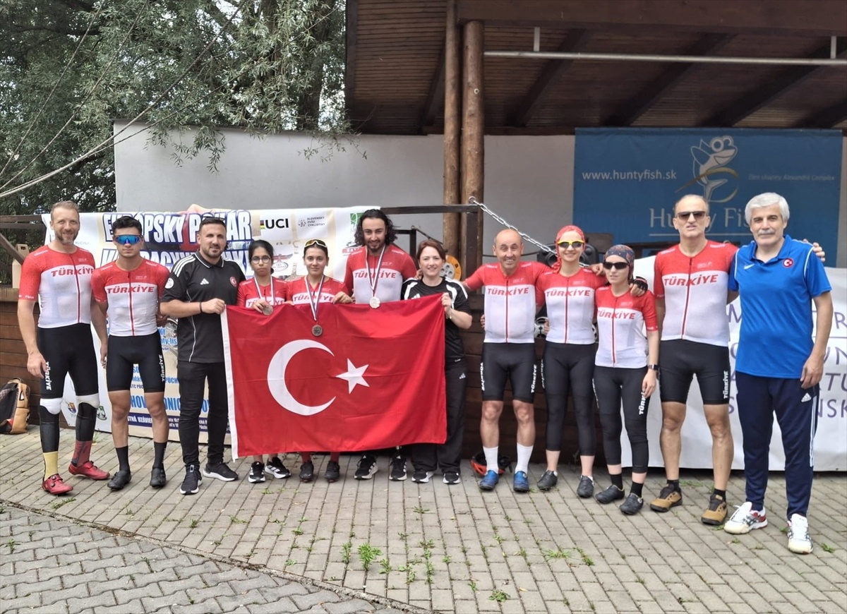 Milli Para Bisikletçilerden Tarihi Madalya