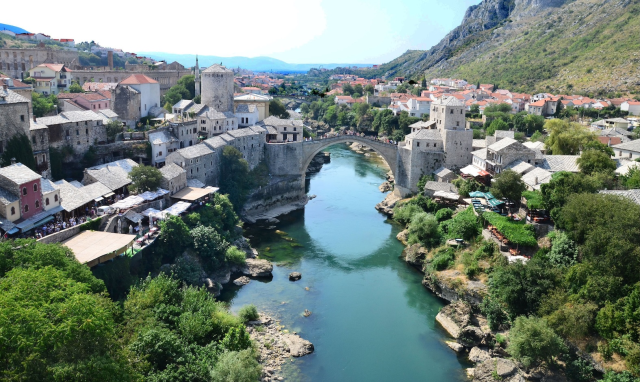 Mostar'ın savaşla yıkılan simgesi bugün milyonları ağırlıyor