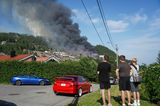 Norveç'te bir evde başlayan yangın koca bir şehri sardı