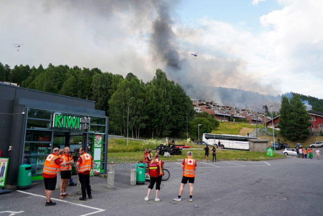 Norveç'te bir evde başlayan yangın koca bir şehri sardı