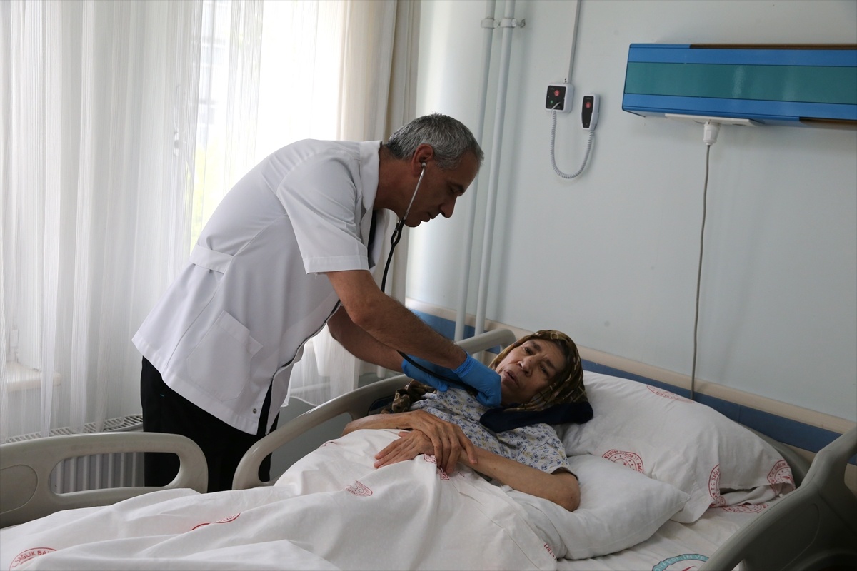 Konya\'da Alzheimer Hastası 500 Günlük Tedavi Sonrası Evine Döndü