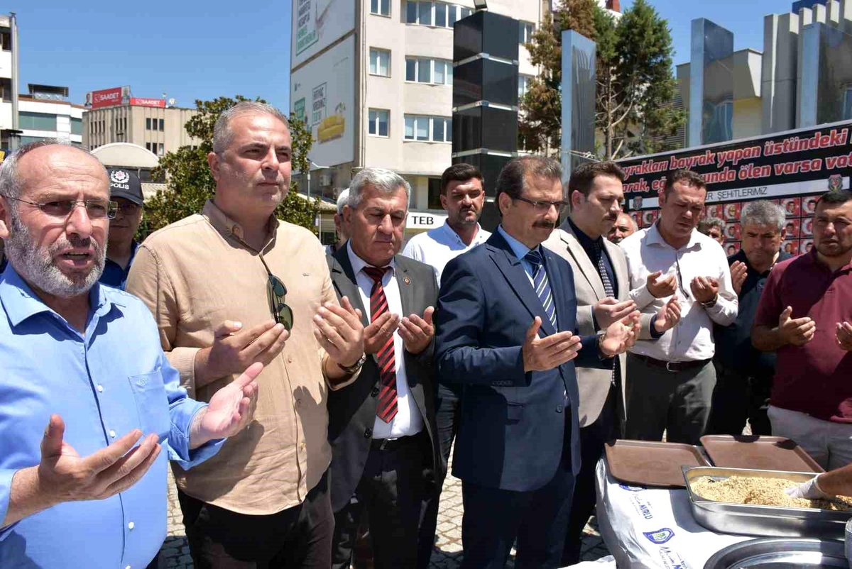 Salihli\'de şehitler için aşure hayrı