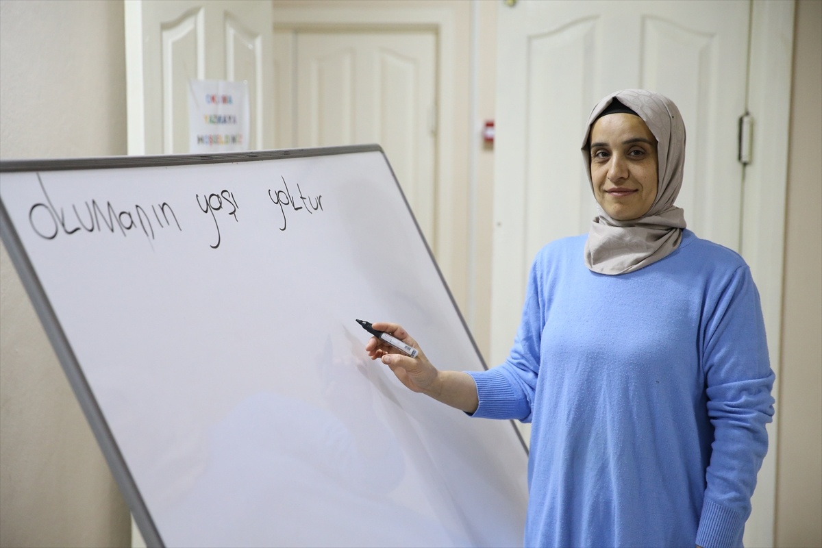 Hanife Hanım Okuma Yazma Öğrenerek Bağımsızlaştı