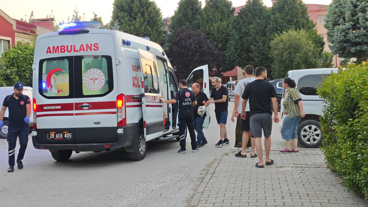 Oğul Babasını Bıçakla Yaraladı