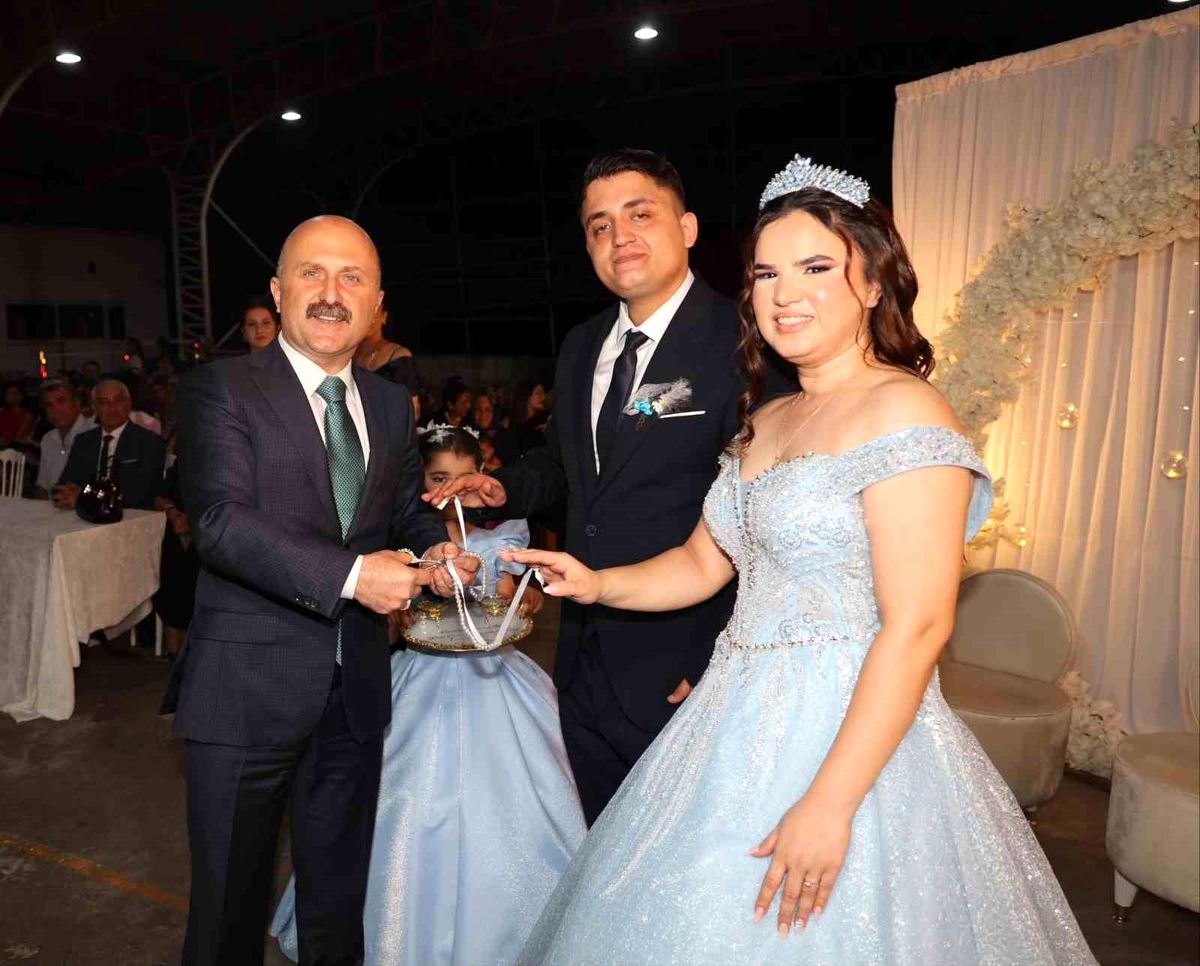Vali Varol ve eşi şehit yakını ailenin nişanına katıldı