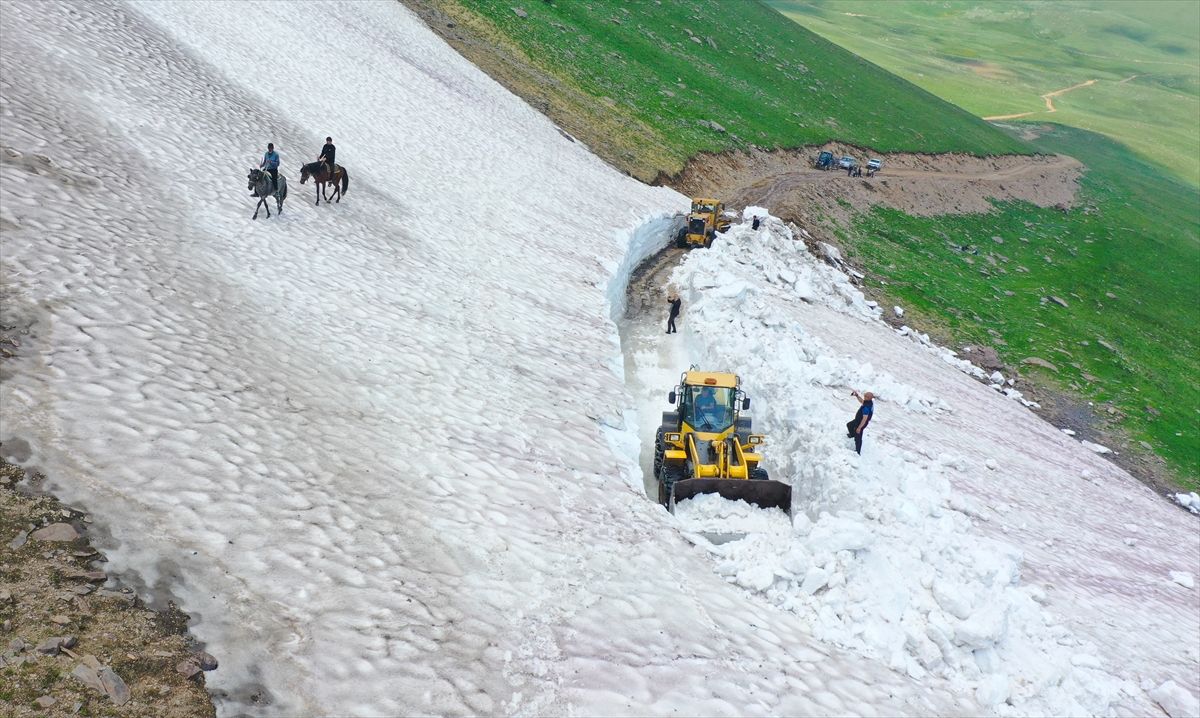 Kars\'ta Temmuzda Karla Mücadele