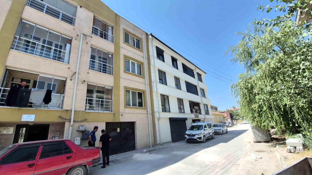 Eskişehir\'de 3 Yaşındaki Kız Çocuğu Pencereden Düştü