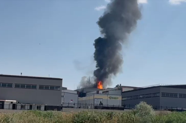 Ankara'da kimyasal ürün fabrikasında yangın: Alevler yan fabrikaya sıçradı