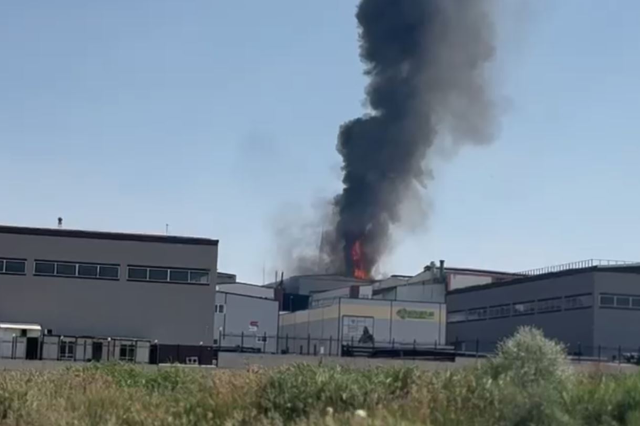 Ankara'da kimyasal ürün fabrikasında yangın: Alevler yan fabrikaya sıçradı