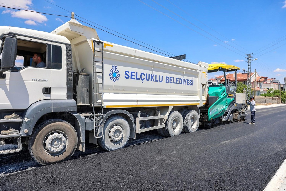 Asfalt sezonunda Selçuklu\'nun yol konforu artmaya devam ediyor