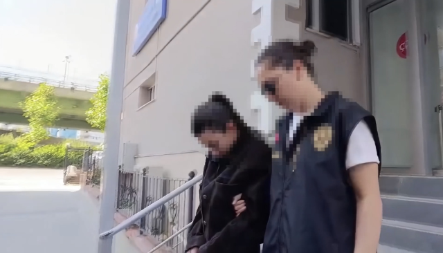 AVM'ye şarjör ve mermilerle girmeye çalışan üniversiteli kız ve evli sevgilisi tutuklandı