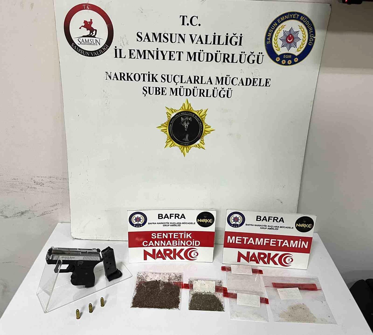 Bafra\'da Uyuşturucu ve Silah Operasyonu