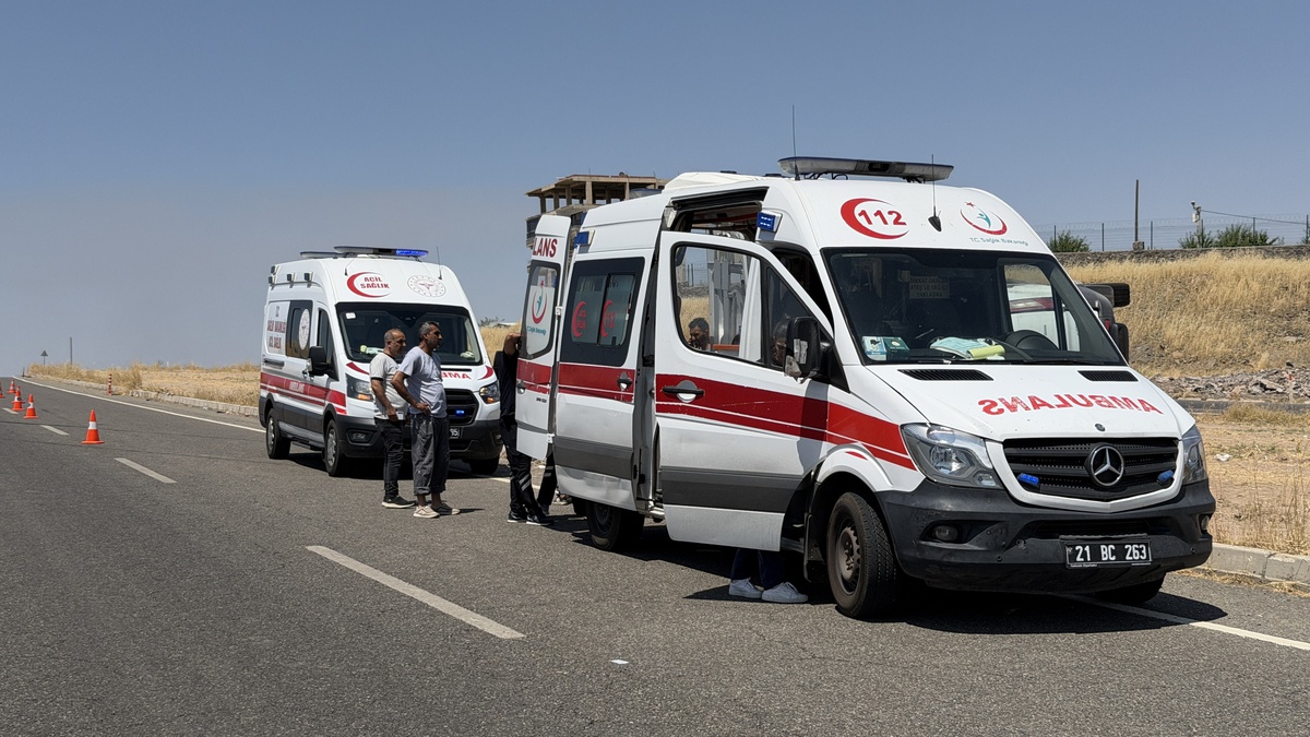 Diyarbakır\'da Servis Kazası: 19 Yaralı