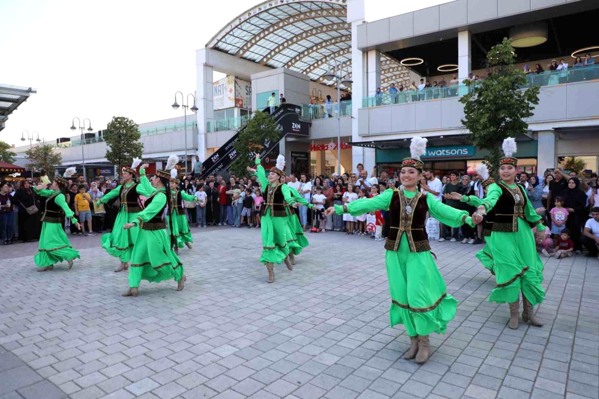 Festival coşkusu İnegöl\'ün dört bir yanını sardı