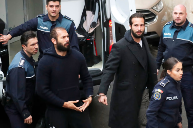 İngiltere'de tecavüzle suçlanan sosyal medya fenomeni Tate kardeşler ABD'de yakalandı