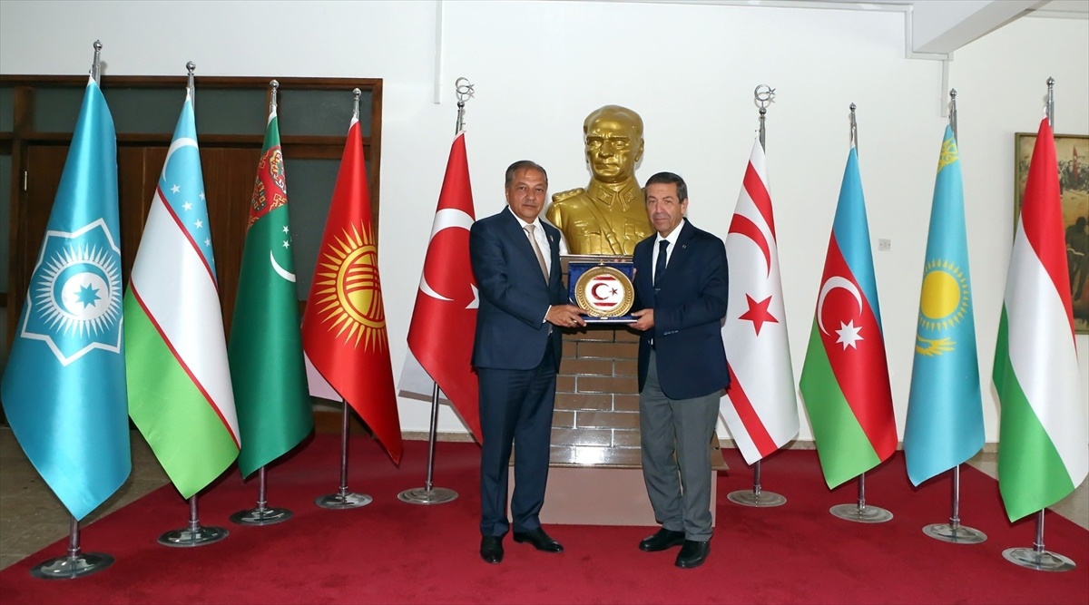 KKTC Dışişleri Bakanı Feyziyev\'i Kabul Etti