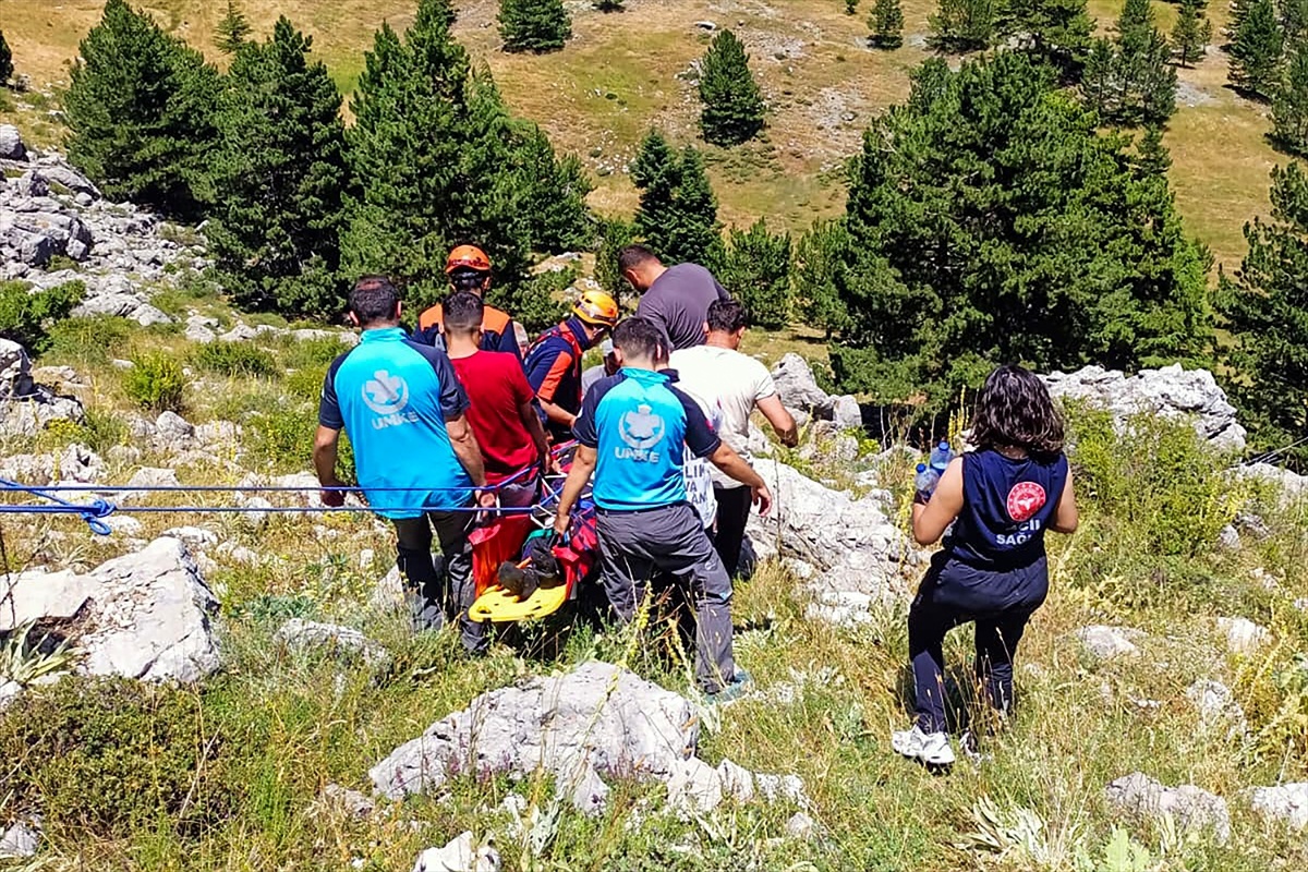 Kayalıklardan Düşen Mustafa K. Kurtarıldı