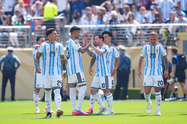 Lionel Messi maç başlar başlamaz tarihe geçti
