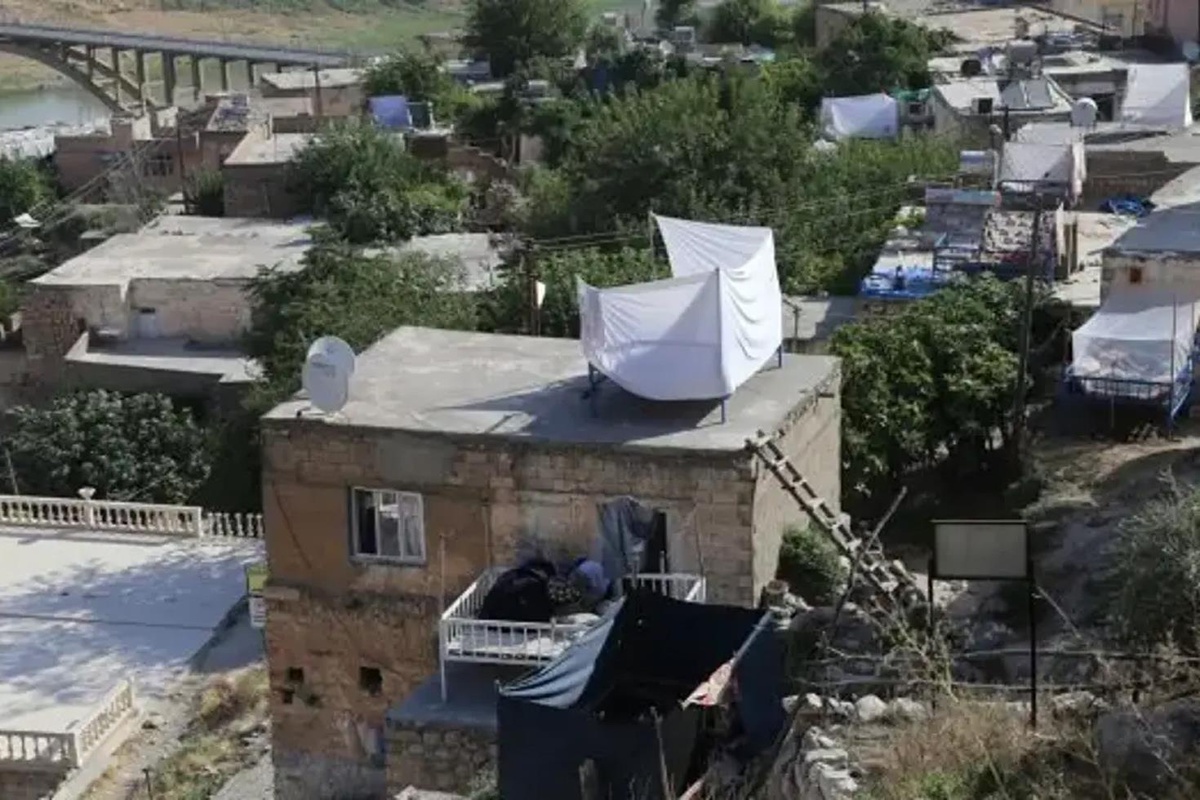 Damda uyuyan 12 yaşındaki kız çocuğu silahla vuruldu