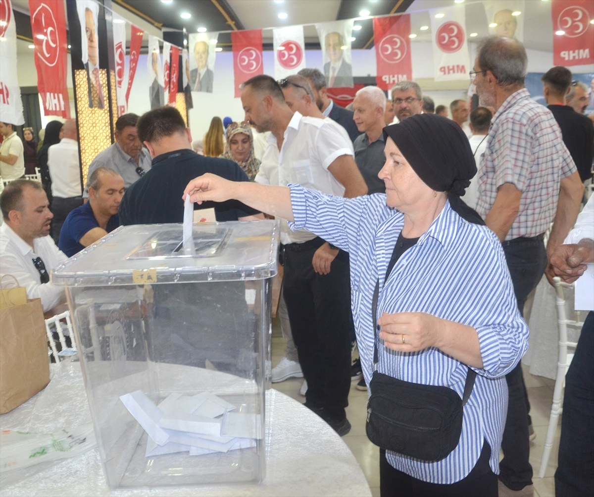 MHP Karamürsel Kongresi\'nde Parlak Yeniden Seçildi