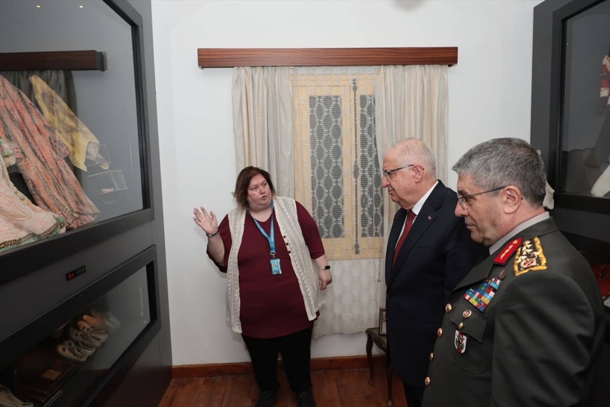 Bakan Güler, Barbarlık Müzesi\'ni Ziyaret Etti
