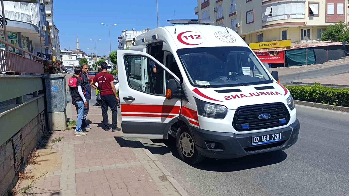 Manavgat\'ta Trafik Kazası: İki Yaralı