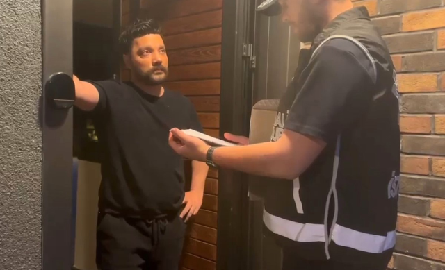 Oğuzhan Uğur nezarete girerken onu da teslim etti, tipi anında değişti