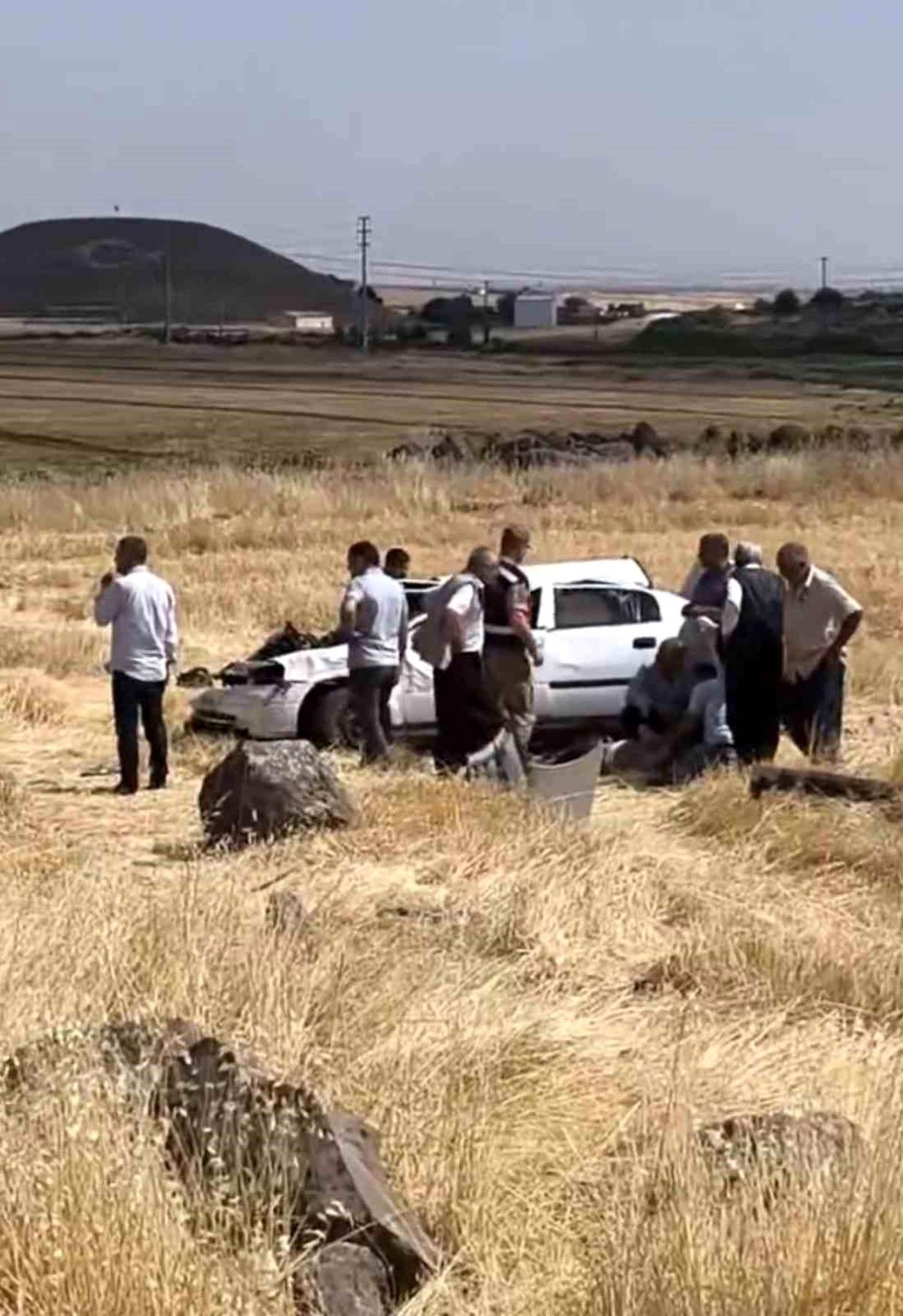 Siverek\'te otomobil takla attı: 2 yaralı