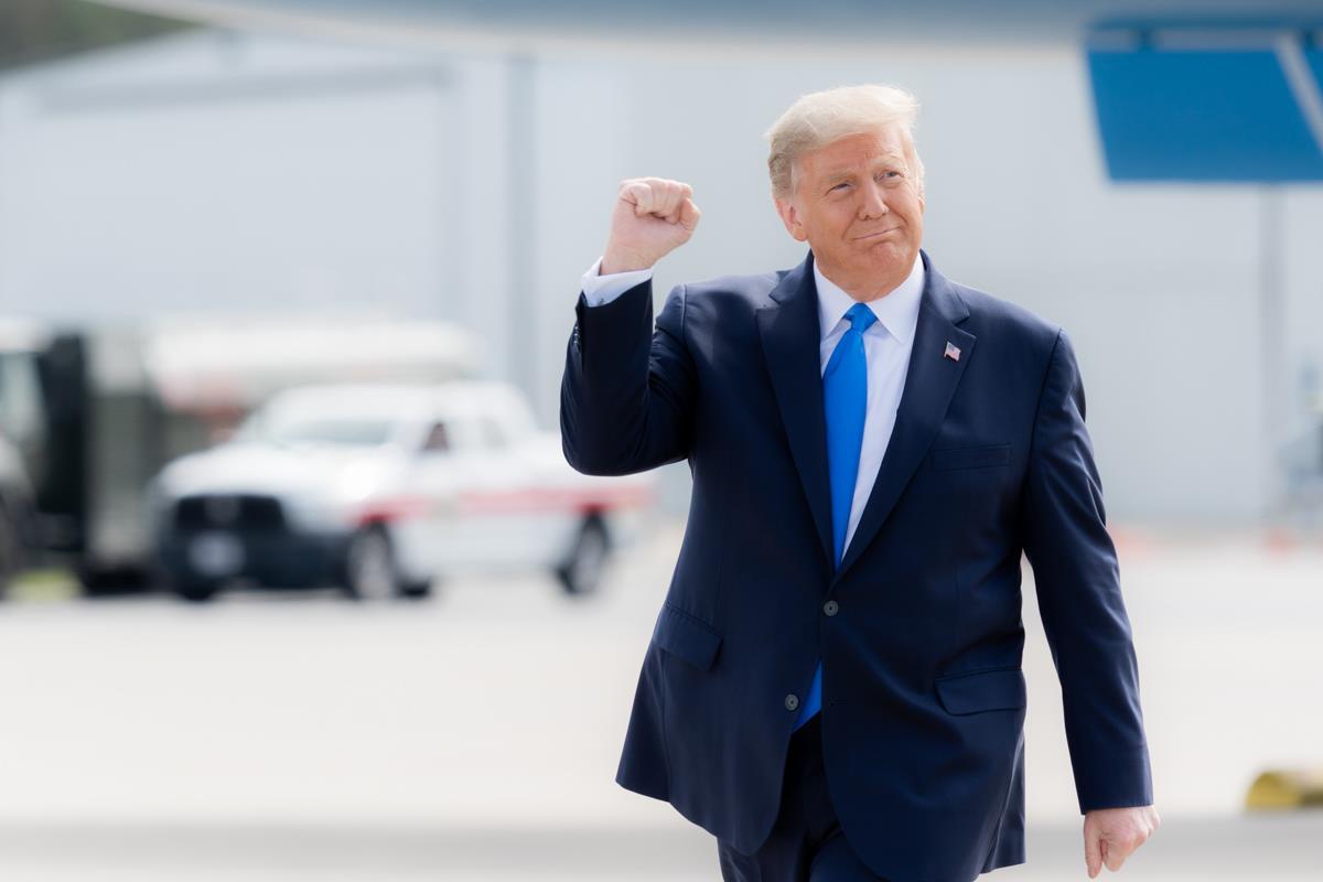 Trump, Messi ve Ronaldo\'ya özendi: Bir ay yer değiştirmek isterdim