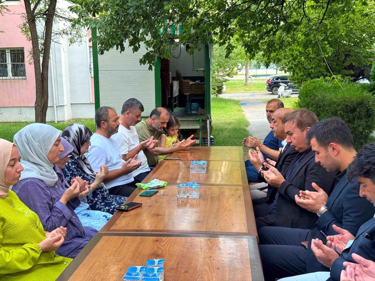Vali Aydoğdu, Baştürk Ailesine Taziye Ziyaretinde Bulundu